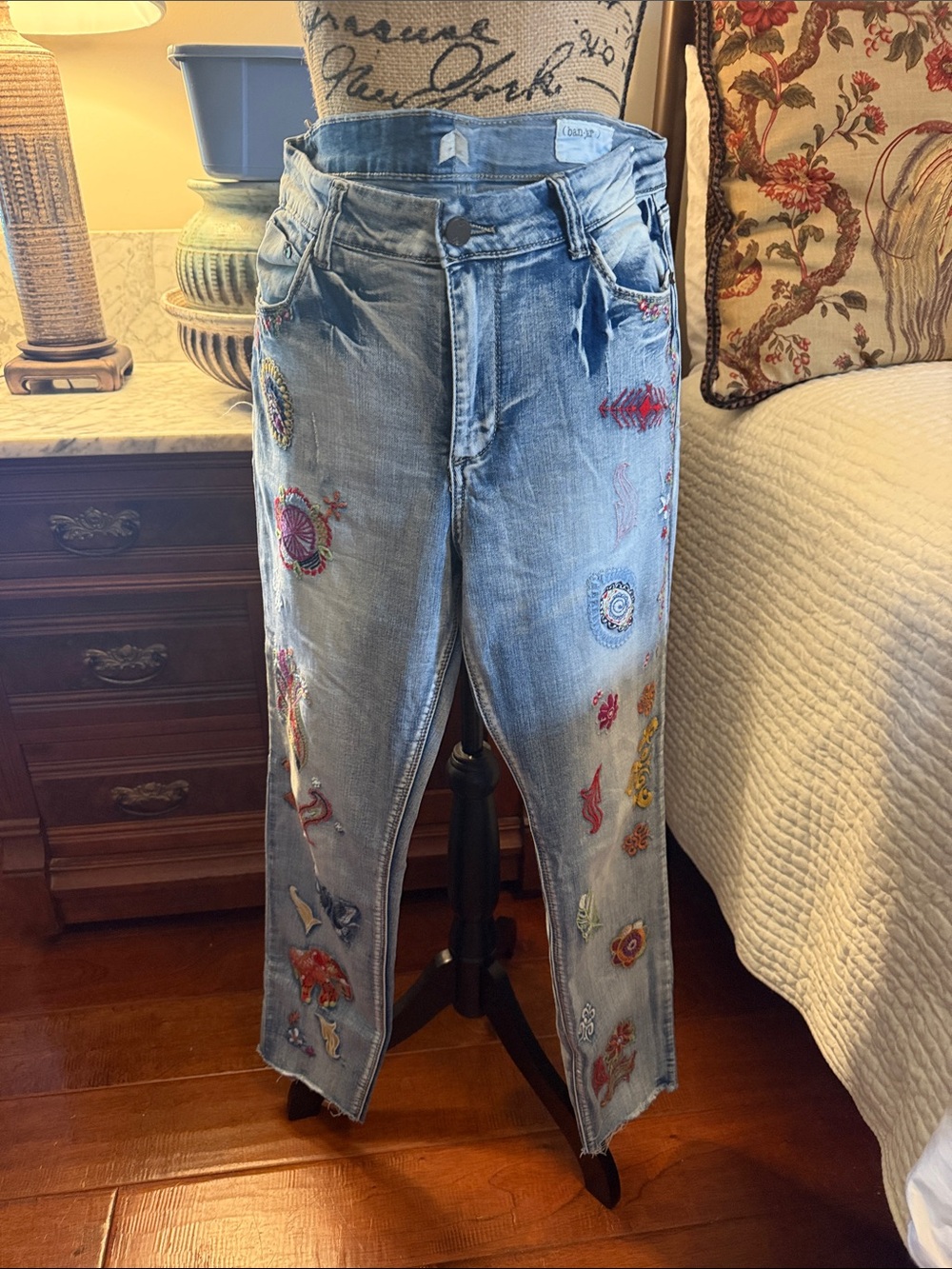 Embroidered Straight-Leg Women’s Jeans — Light Blue